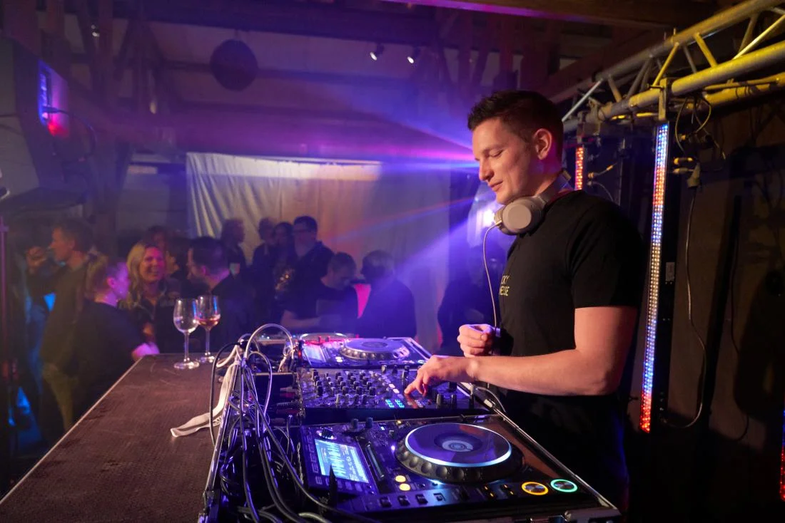 Wedding DJ Can Make or Break