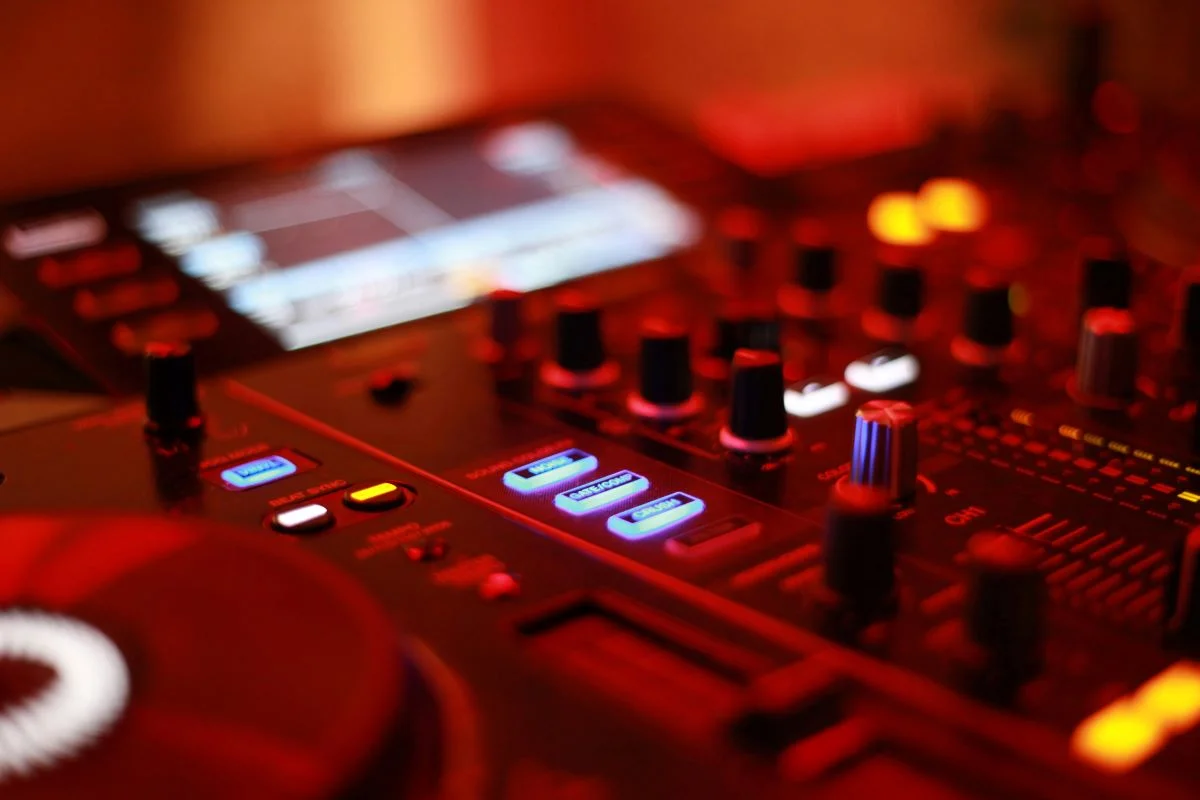 how much is a dj for a wedding